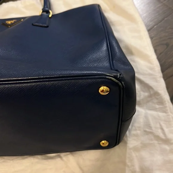 Prada bag - Picture 9 of 10